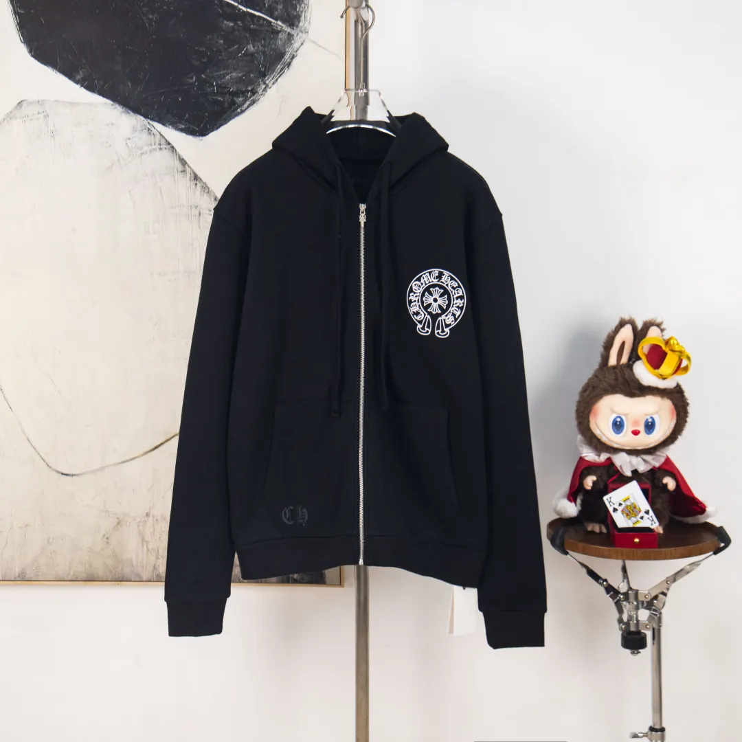 P310 zp version [exclusive supply] Chrome Hearts/Chrome Hearts Tokyo limited horseshoe Sanskrit printed zipper sweatshirt cardigan jacket. High weight, high density and high quality. The wool is soft, delicate and skin-friendly. Soft and silky to the touch. Excellent warmth and skin-friendly properties. Custom-woven and dyed. No color difference in either fabric or workmanship details. Comparing with the ordinary version on the market. Hardware zipper accessories are all customized. Full of details. Color: Black Size: S M L XL No.: FW10945
